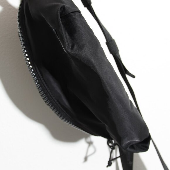 Lululemon All Day Essentials Belt Bag 2.5L Fanny Pack Unisex Black Nylon - Picture 9 of 16